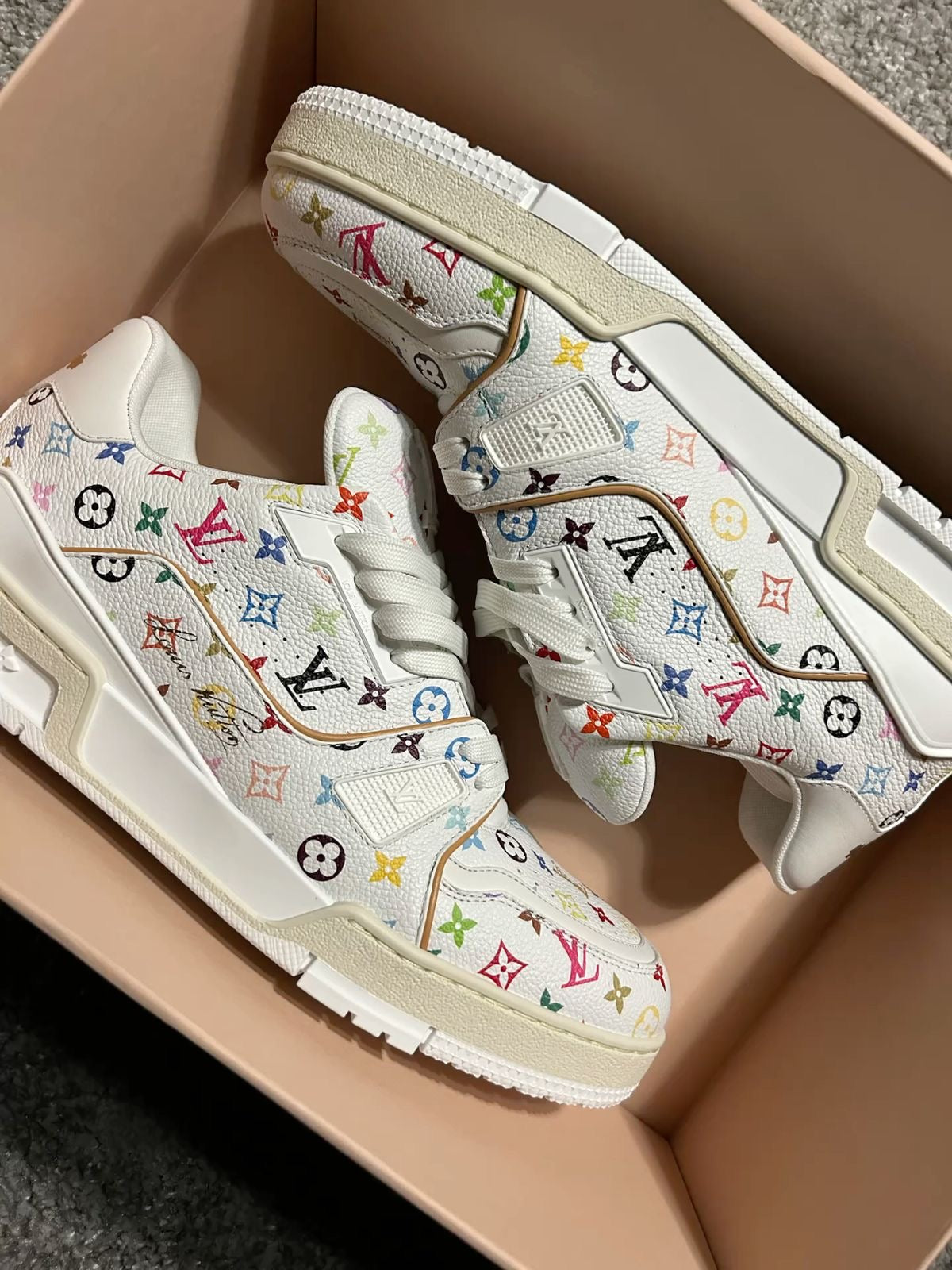 Monogram Louis ARCH Light Sneaker louis vuitton