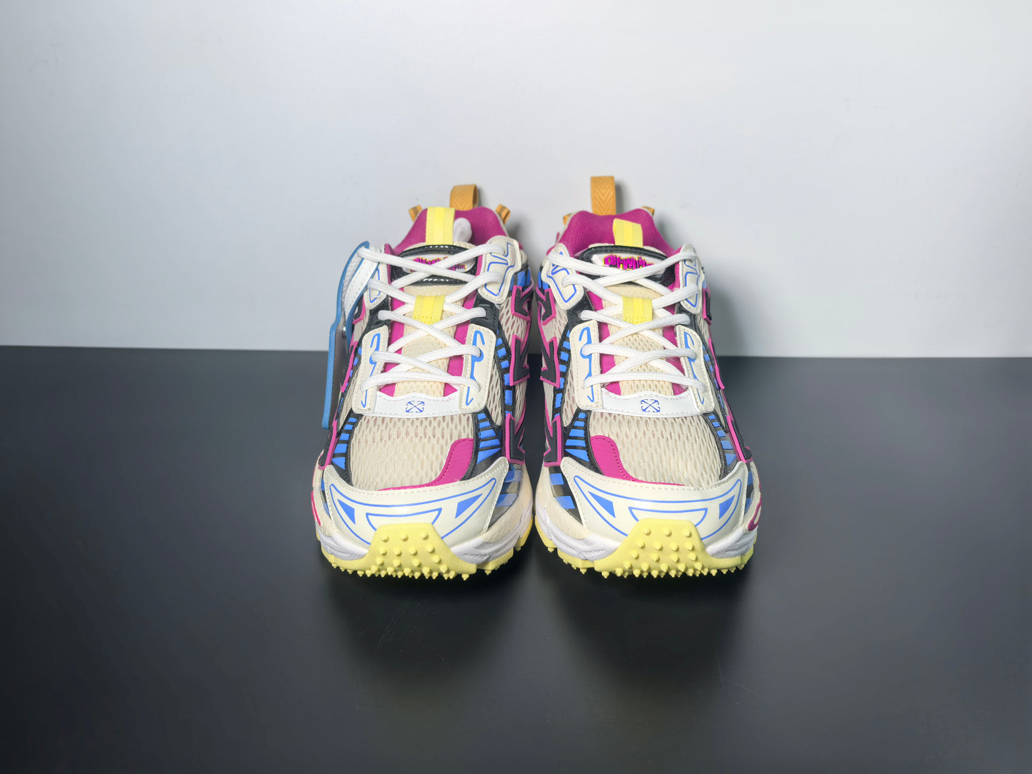 Off-White Runner 010