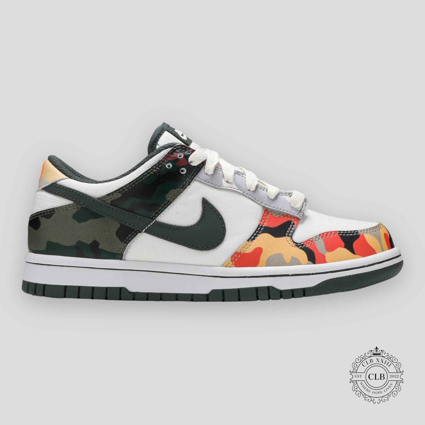 NIKE DUNK LOW SE (GS) "SAIL MULTI-CAMO"