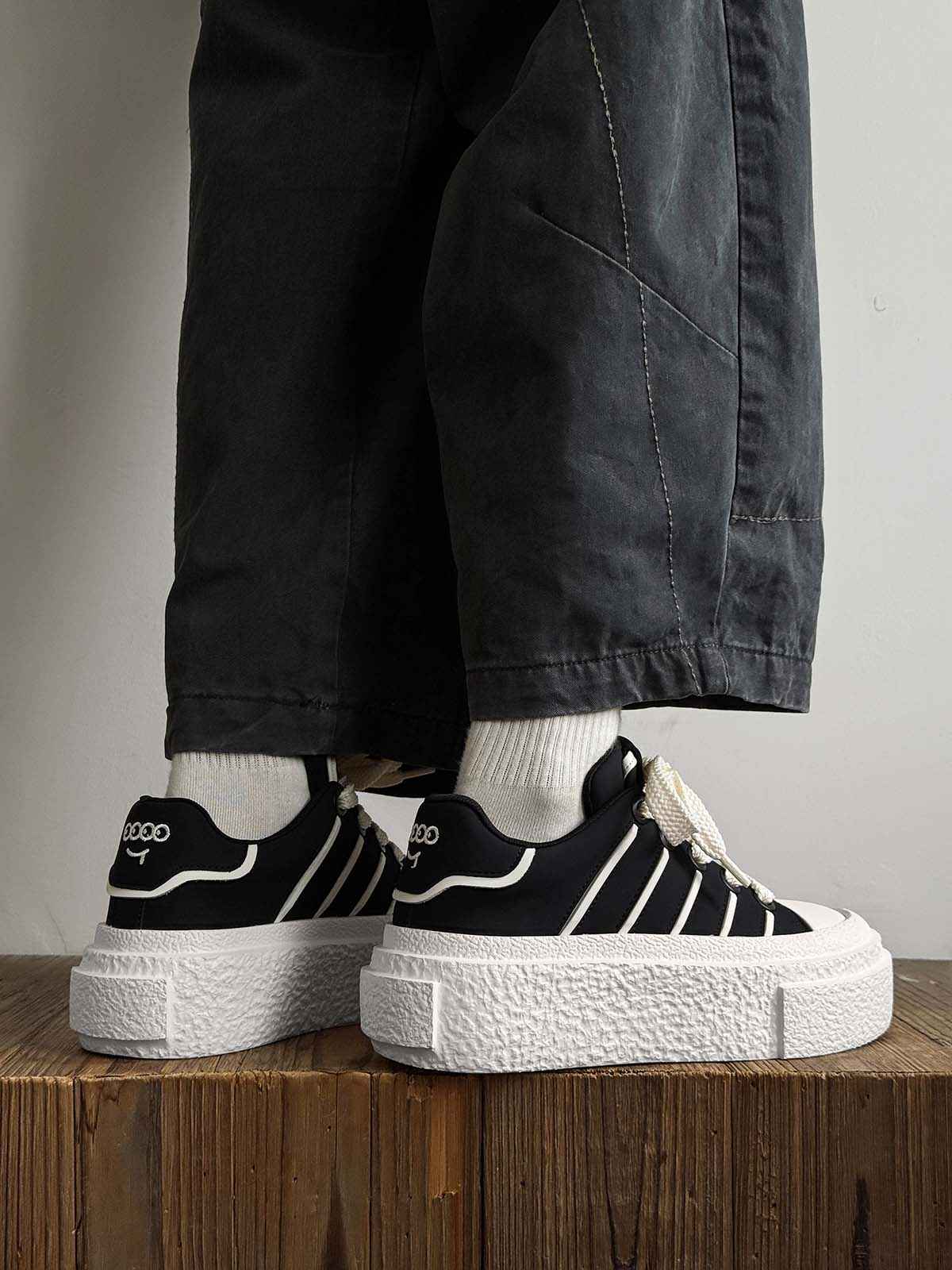 Sneakers Round Toe