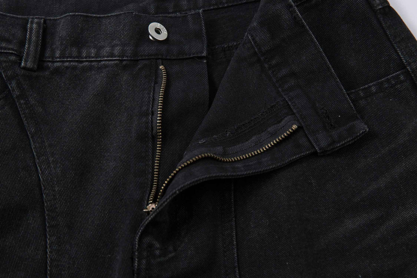 Distressed Multi-Pocket | Washed Jeans