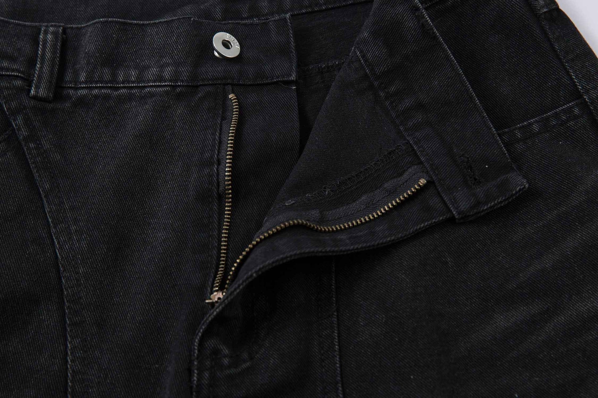 Distressed Multi-Pocket | Washed Jeans