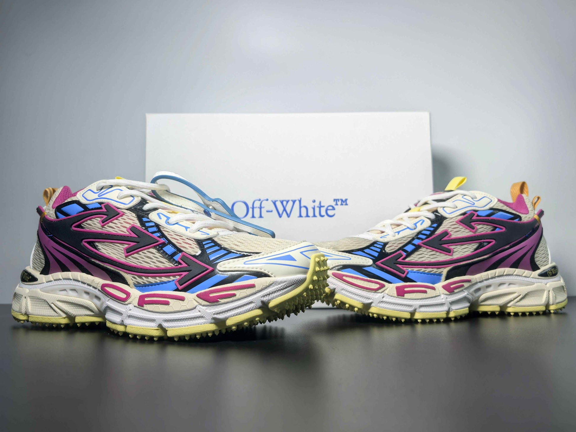 Off-White Runner 010