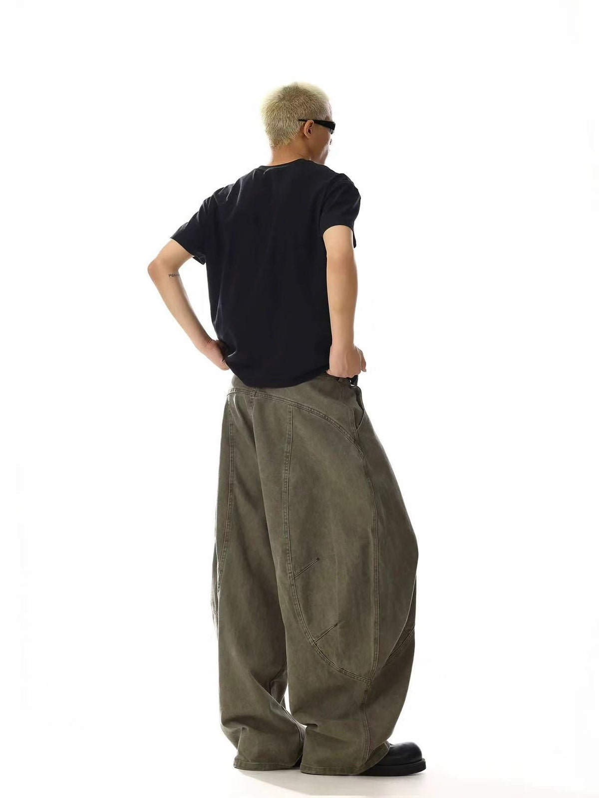 Wide-Leg Baggy Cargo Pants