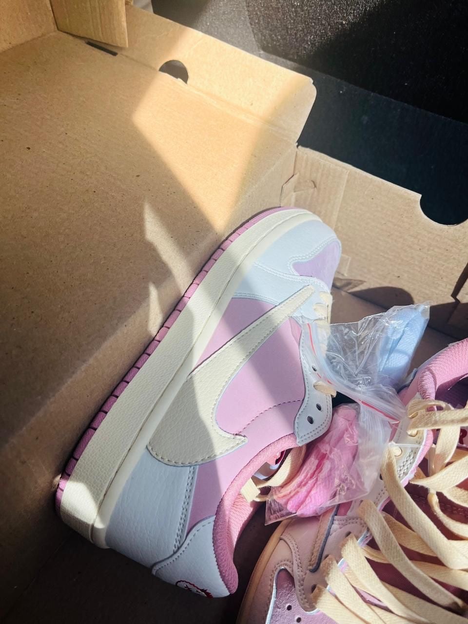 Travis Scott x Air Jordan 1 Low Soft Powder Pouring