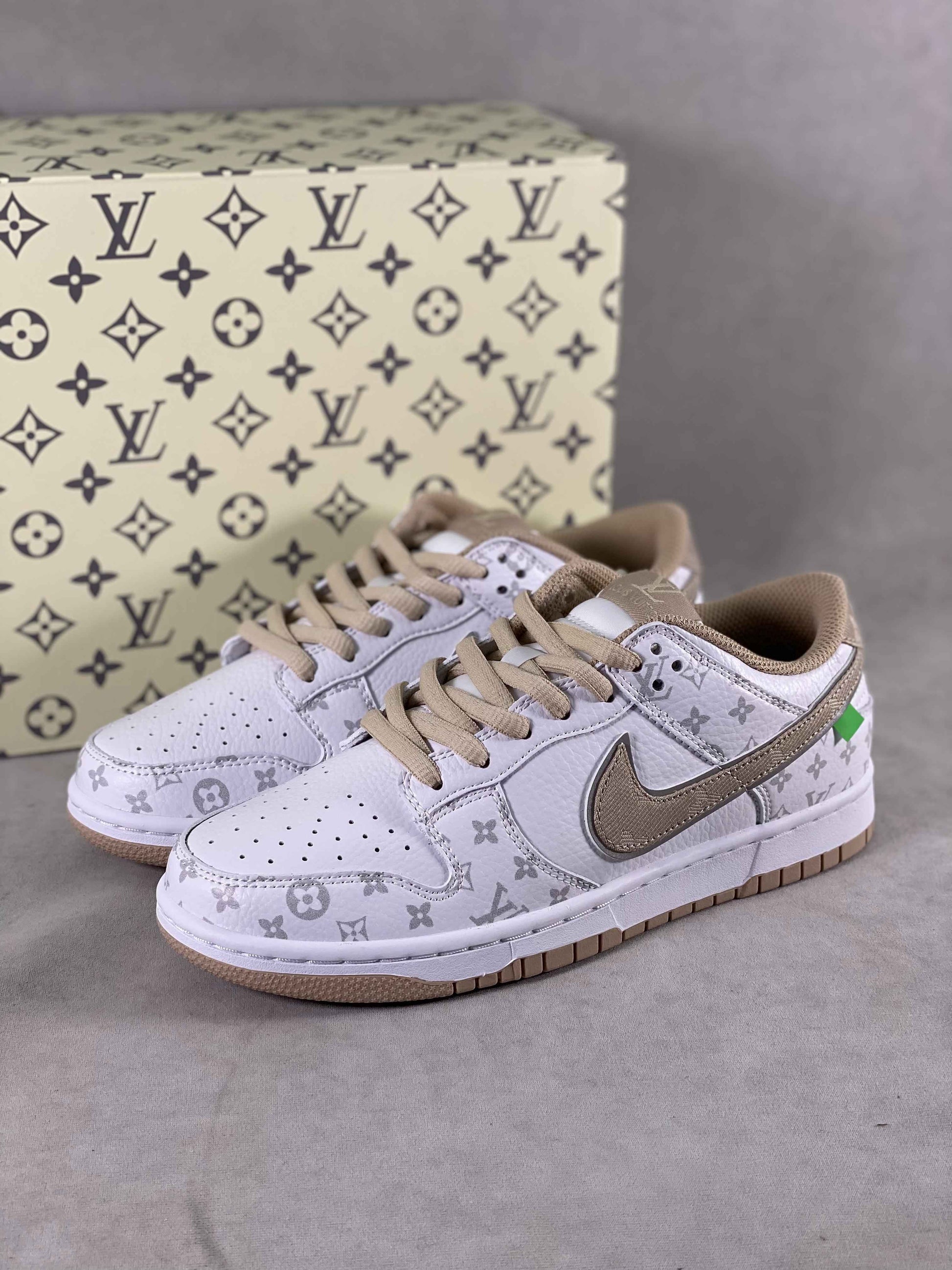 Custom SB Dunk Low x Monogram LV0526 596