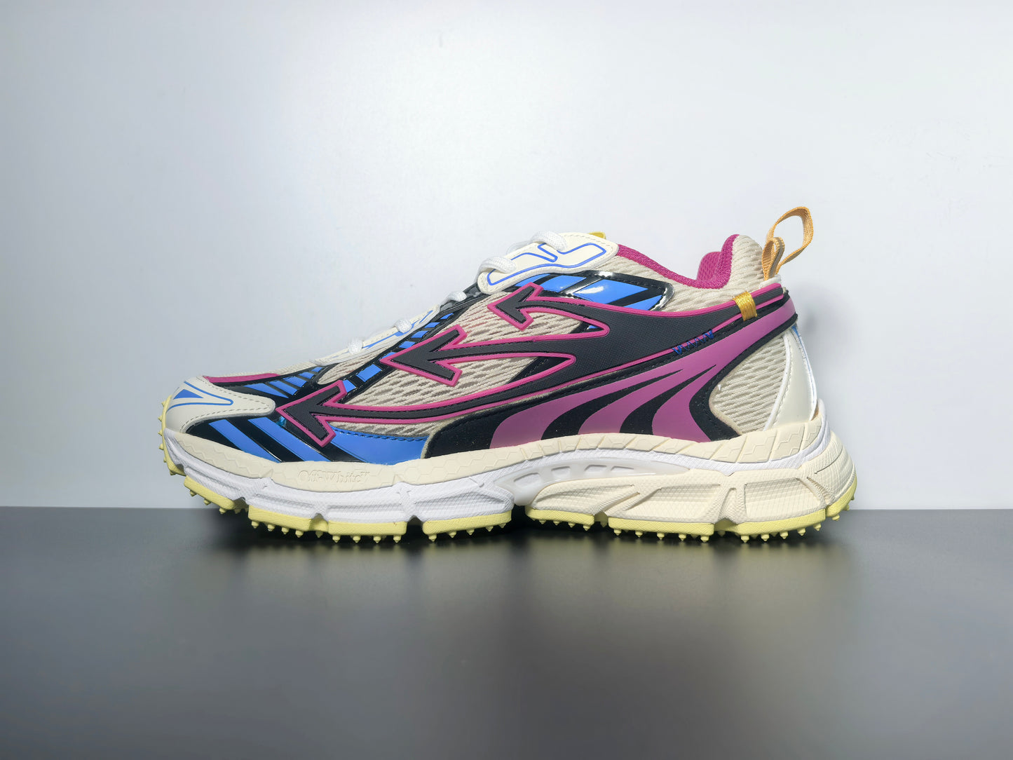 Off-White Runner 010