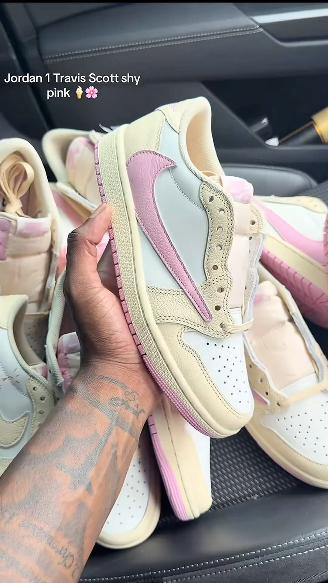 Travis Scott x Air Jordan 1 Low Soft Powder Pouring