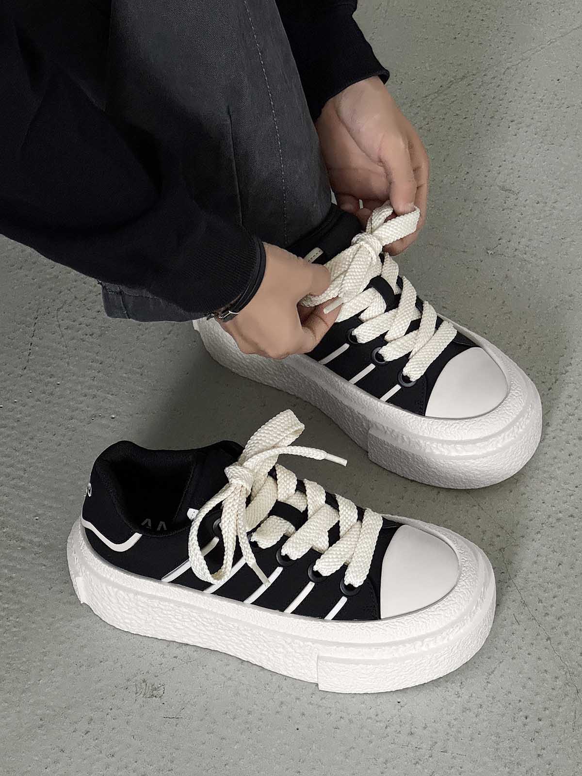 Sneakers Round Toe