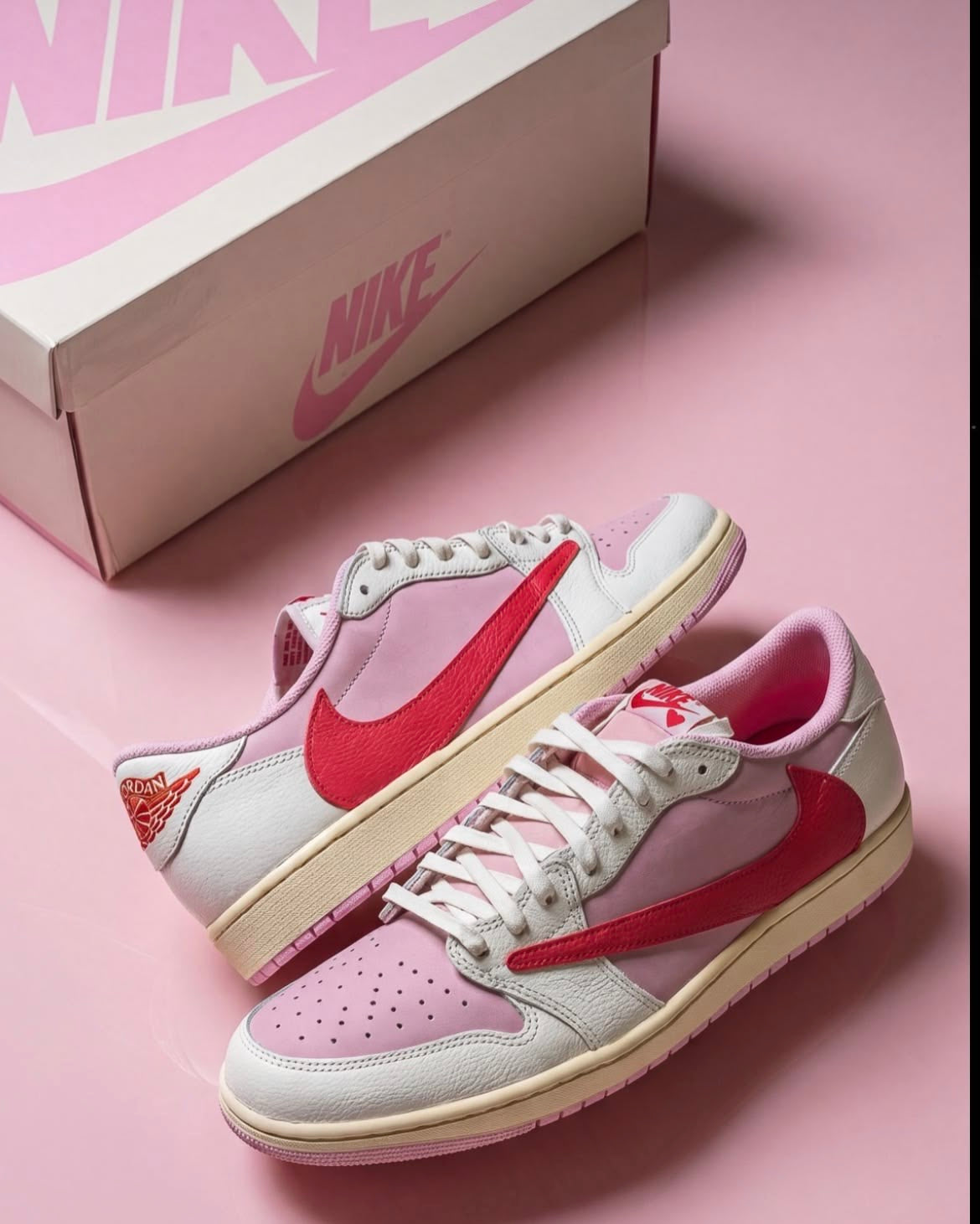 Travis Scott × AJ1 Low "Shy Pink"