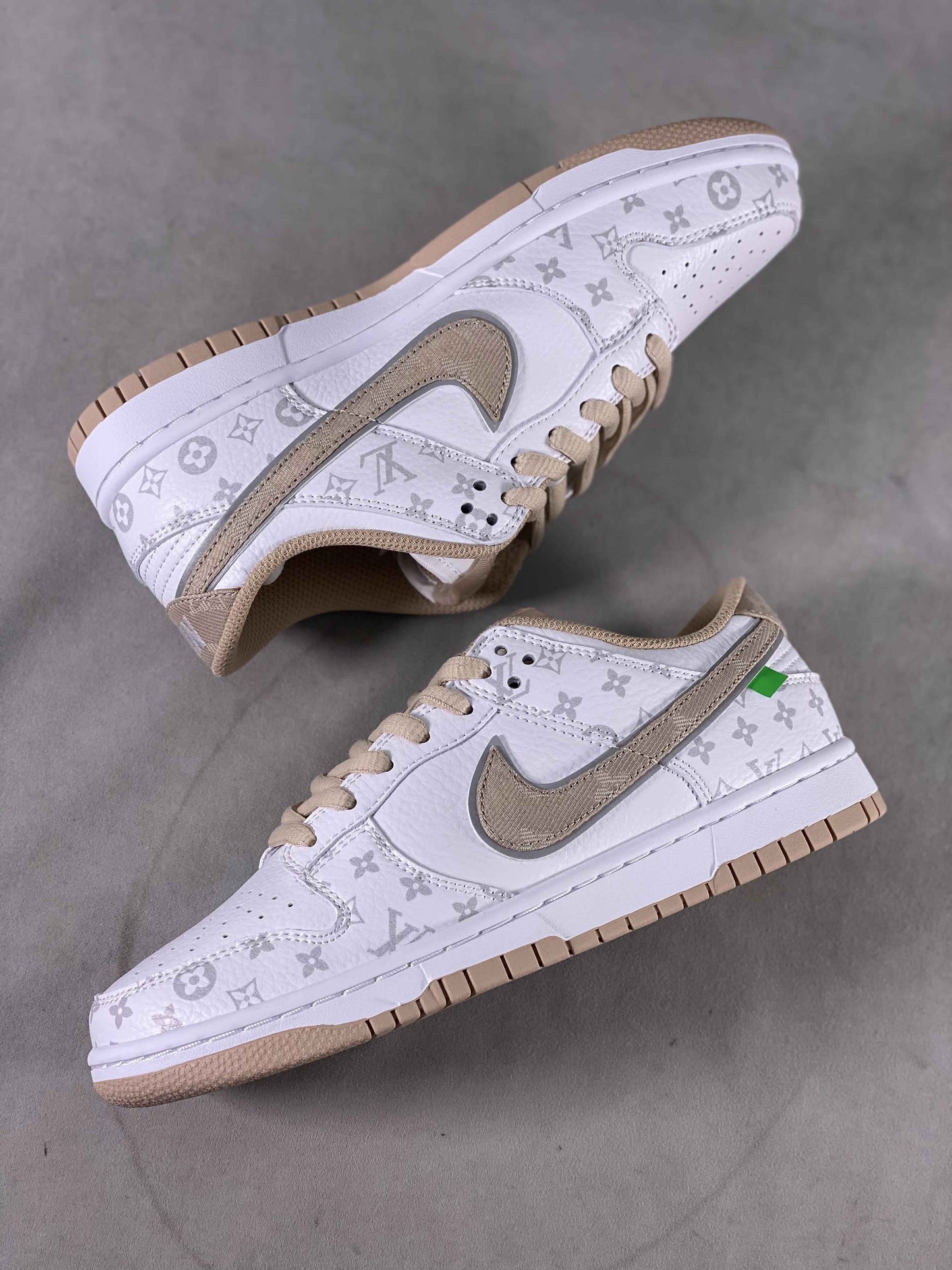 Custom SB Dunk Low x Monogram LV0526 596