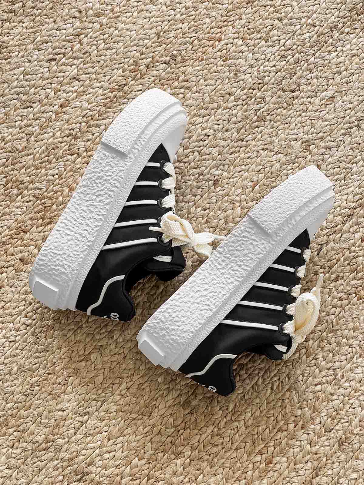 Sneakers Round Toe