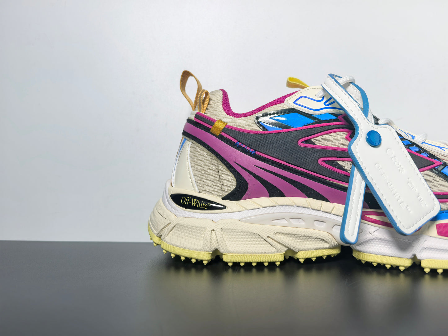 Off-White Runner 010