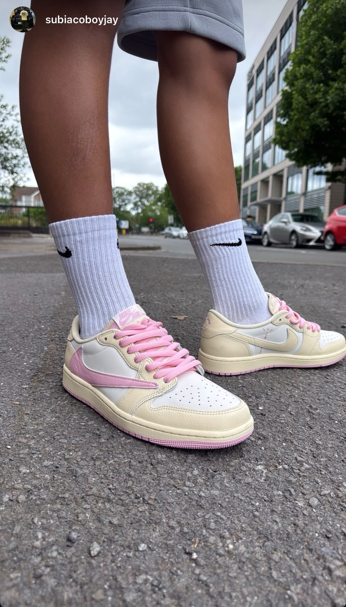 Travis Scott x Air Jordan 1 Low Soft Powder Pouring
