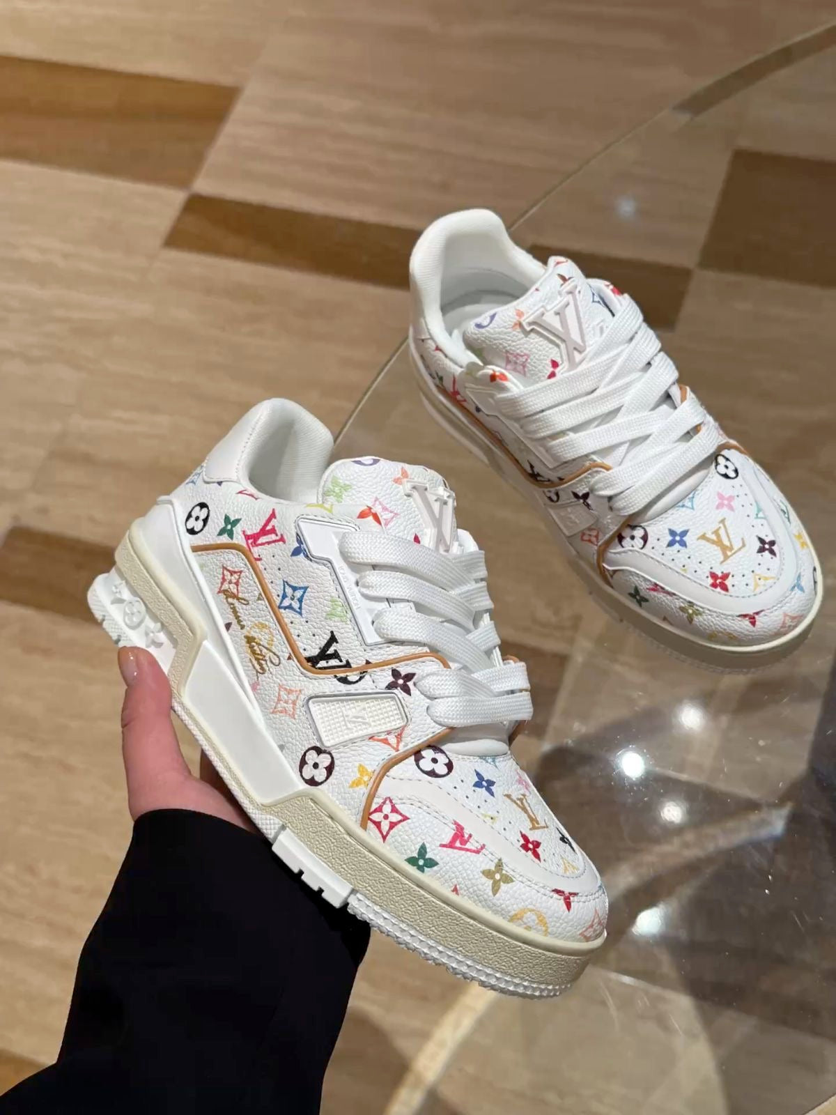 Monogram Louis ARCH Light Sneaker louis vuitton