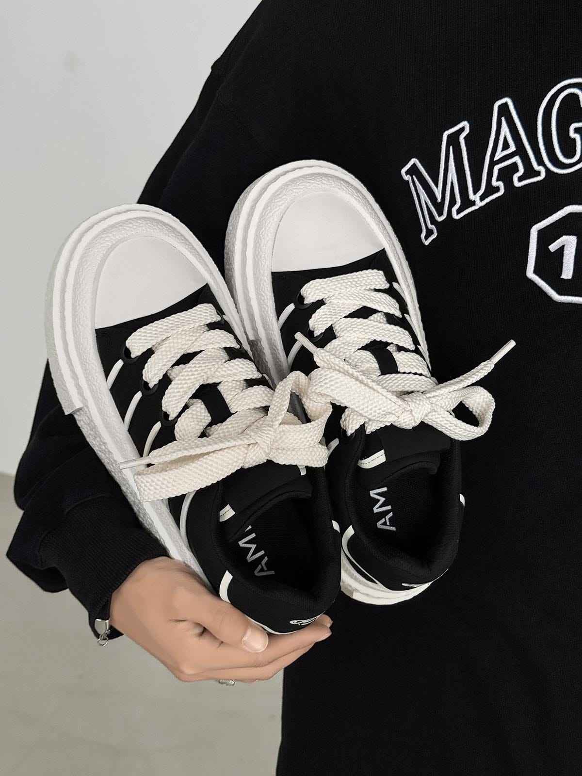 Sneakers Round Toe
