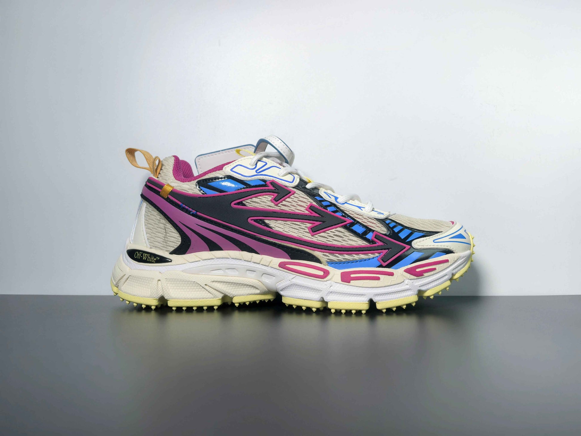Off-White Runner 010
