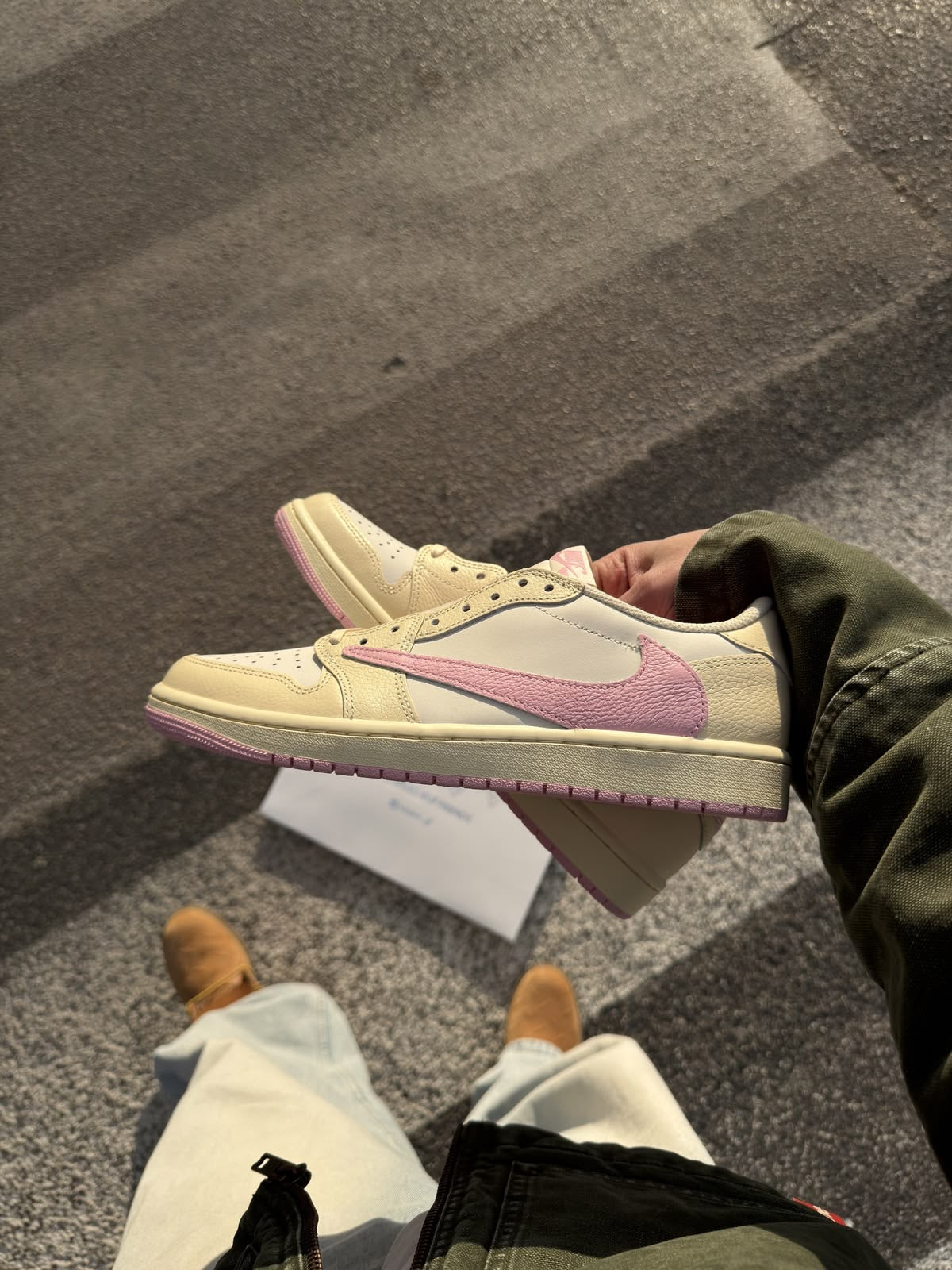 Travis Scott x Air Jordan 1 Low Soft Powder Pouring