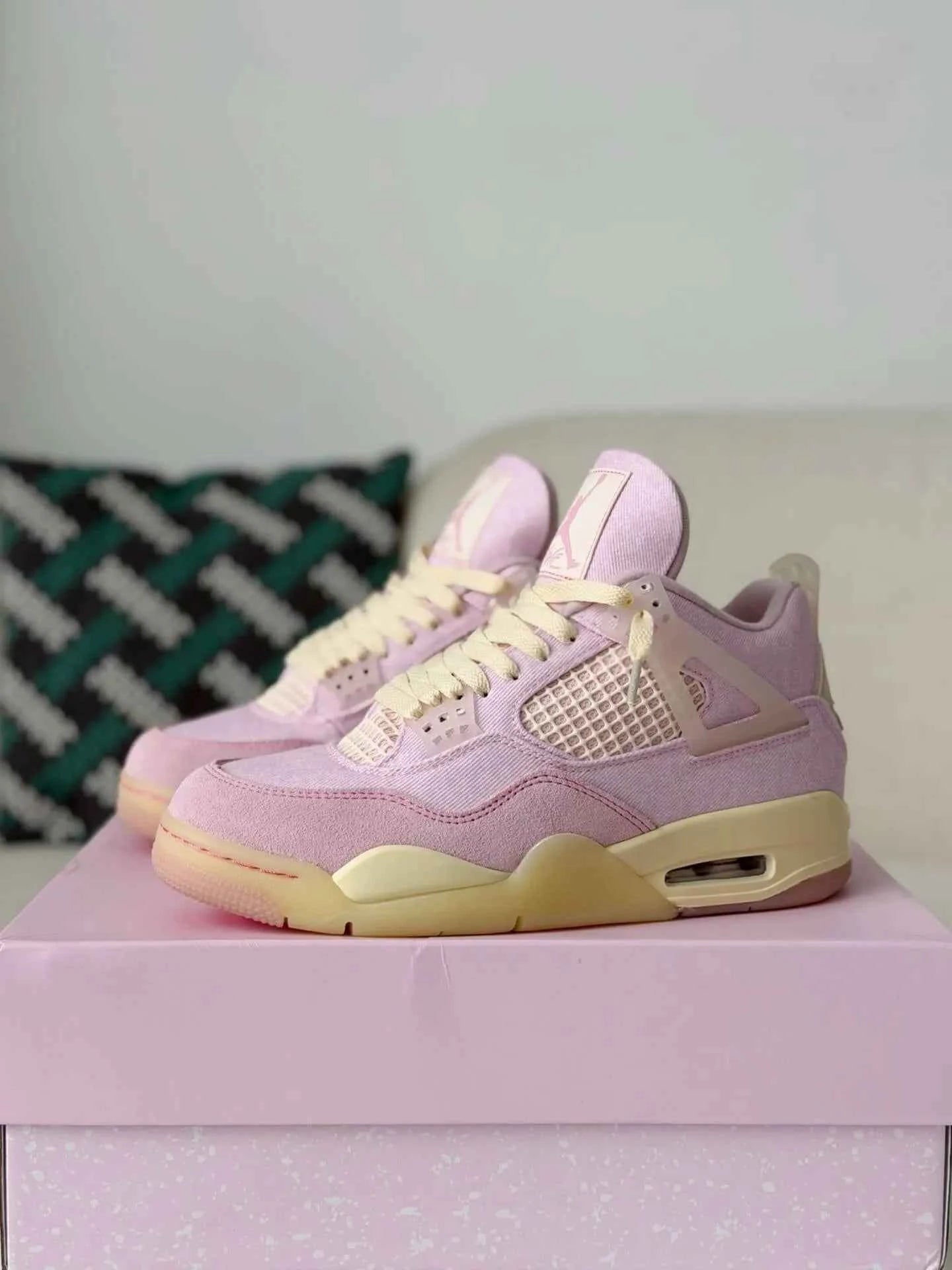 Air Jordan 4 Retro Iced Carmine Sneakers