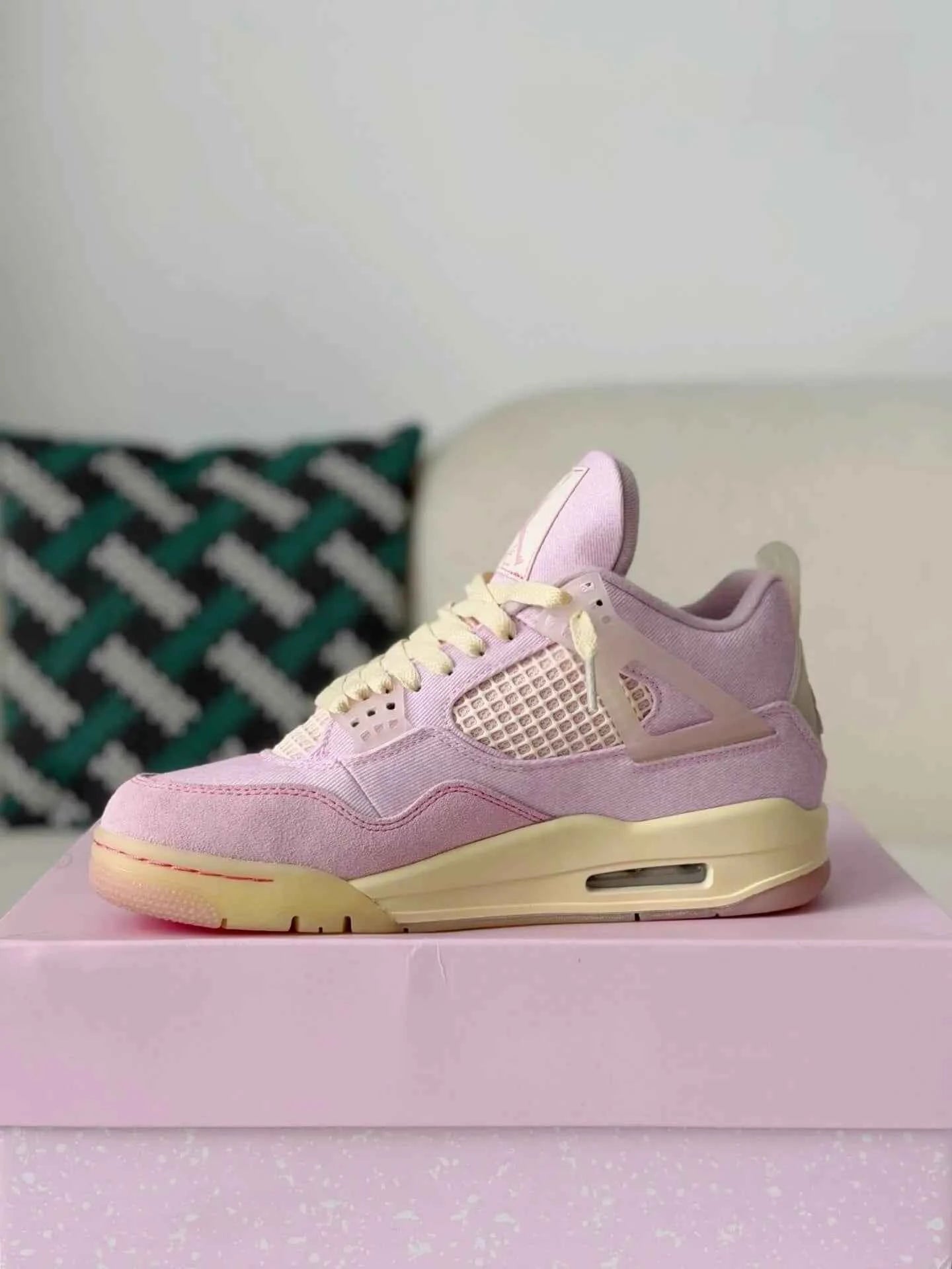 Air Jordan 4 Retro Iced Carmine Sneakers