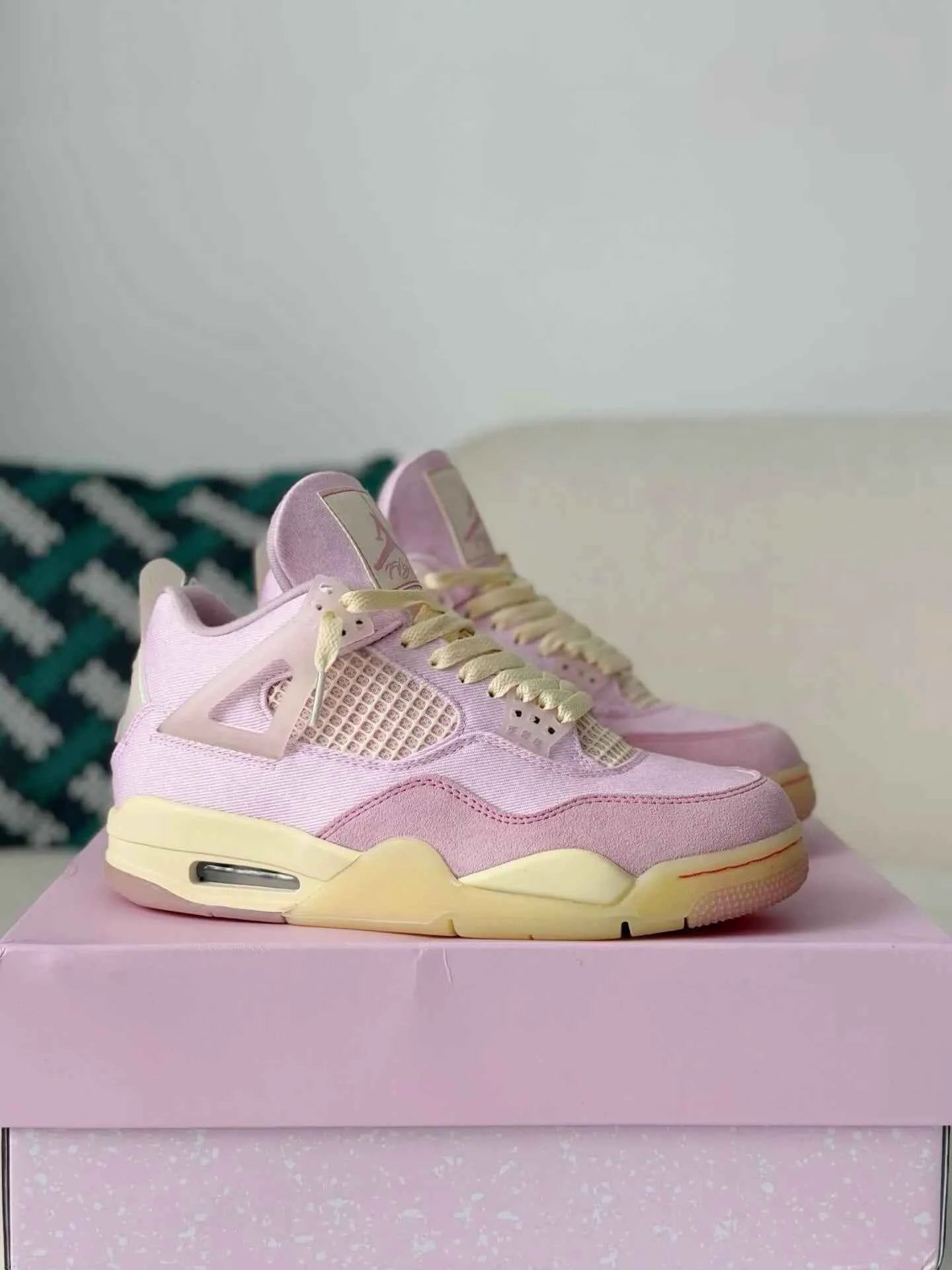 Air Jordan 4 Retro Iced Carmine Sneakers
