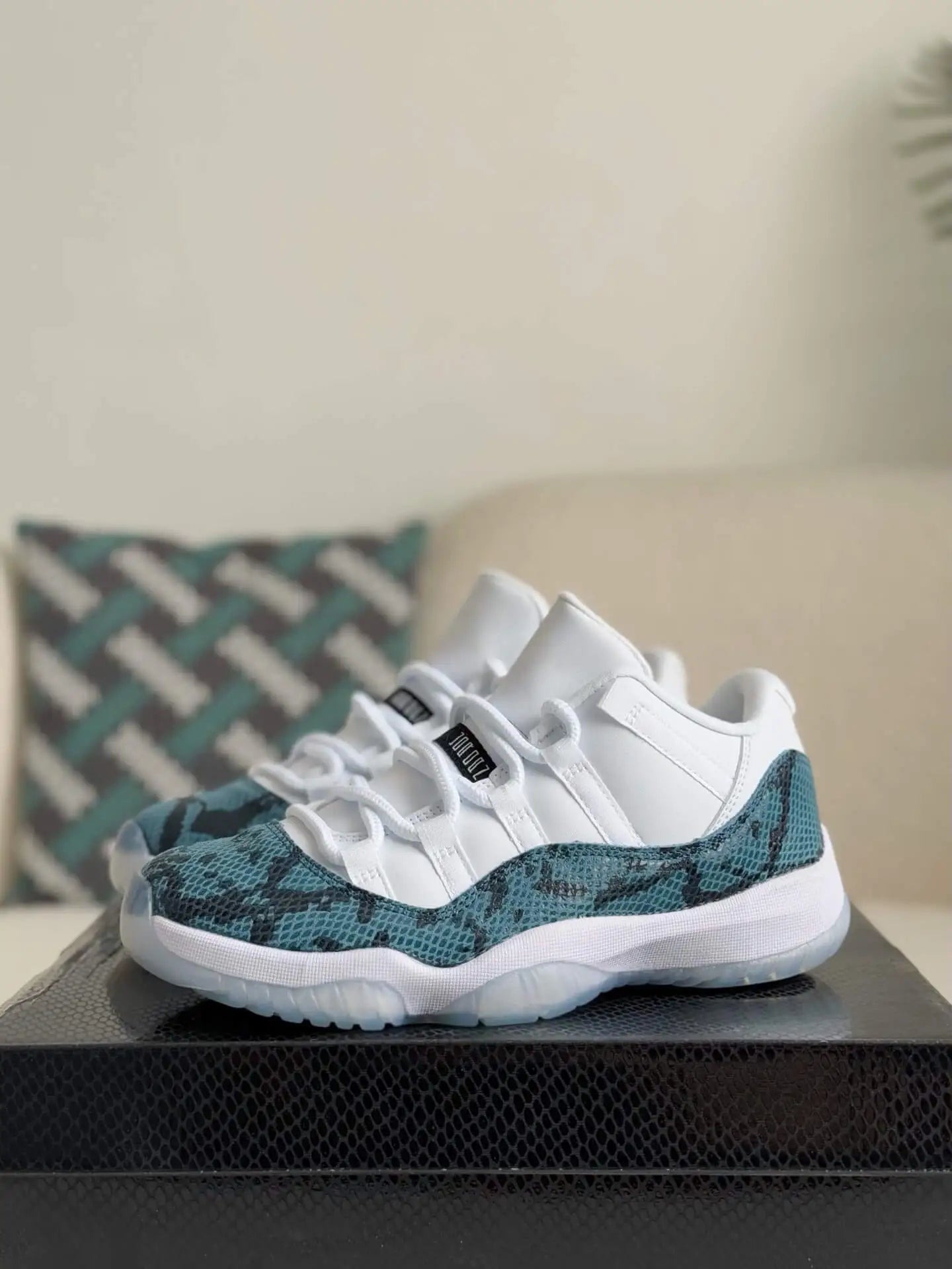 Air Jordan 11 Low “Navy Snakeskin”