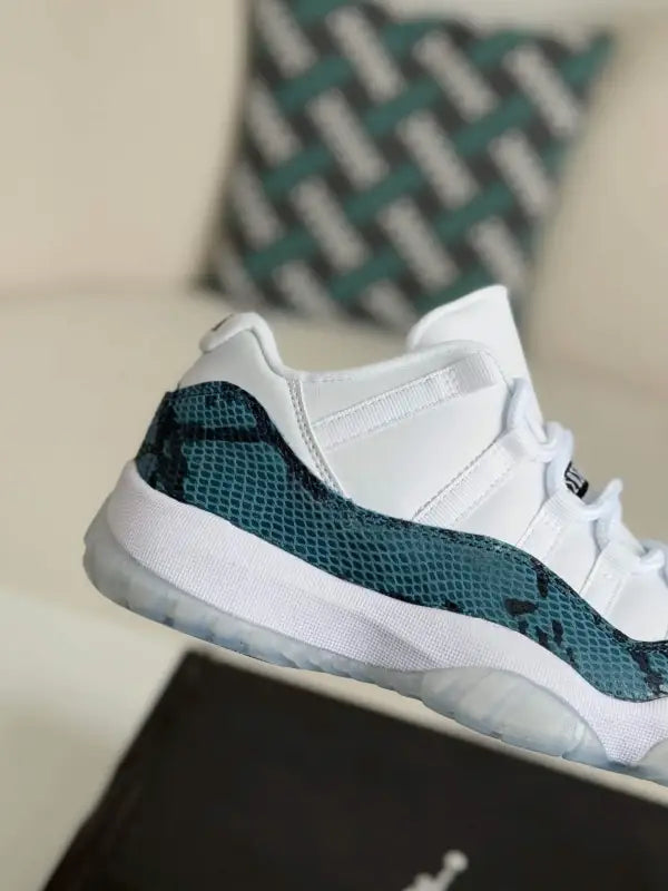 Air Jordan 11 Low “Navy Snakeskin”