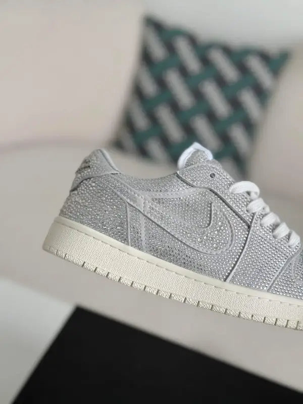 Air Jordan 1 Low “Platinum Sparkle” Silver