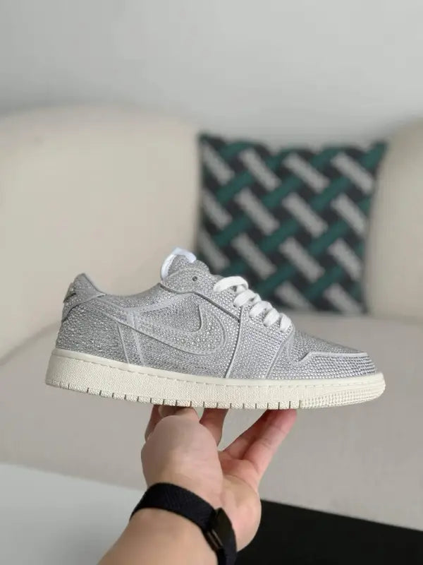 Air Jordan 1 Low “Platinum Sparkle” Silver