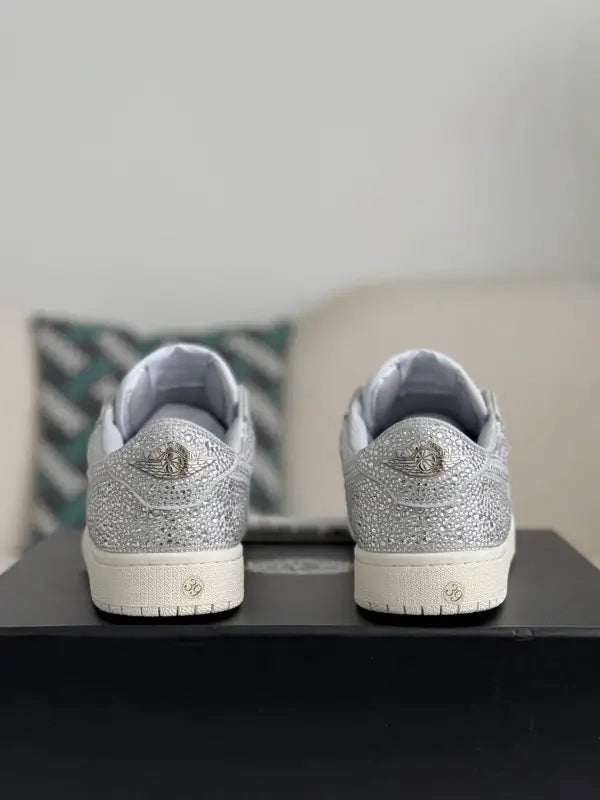 Air Jordan 1 Low “Platinum Sparkle” Silver