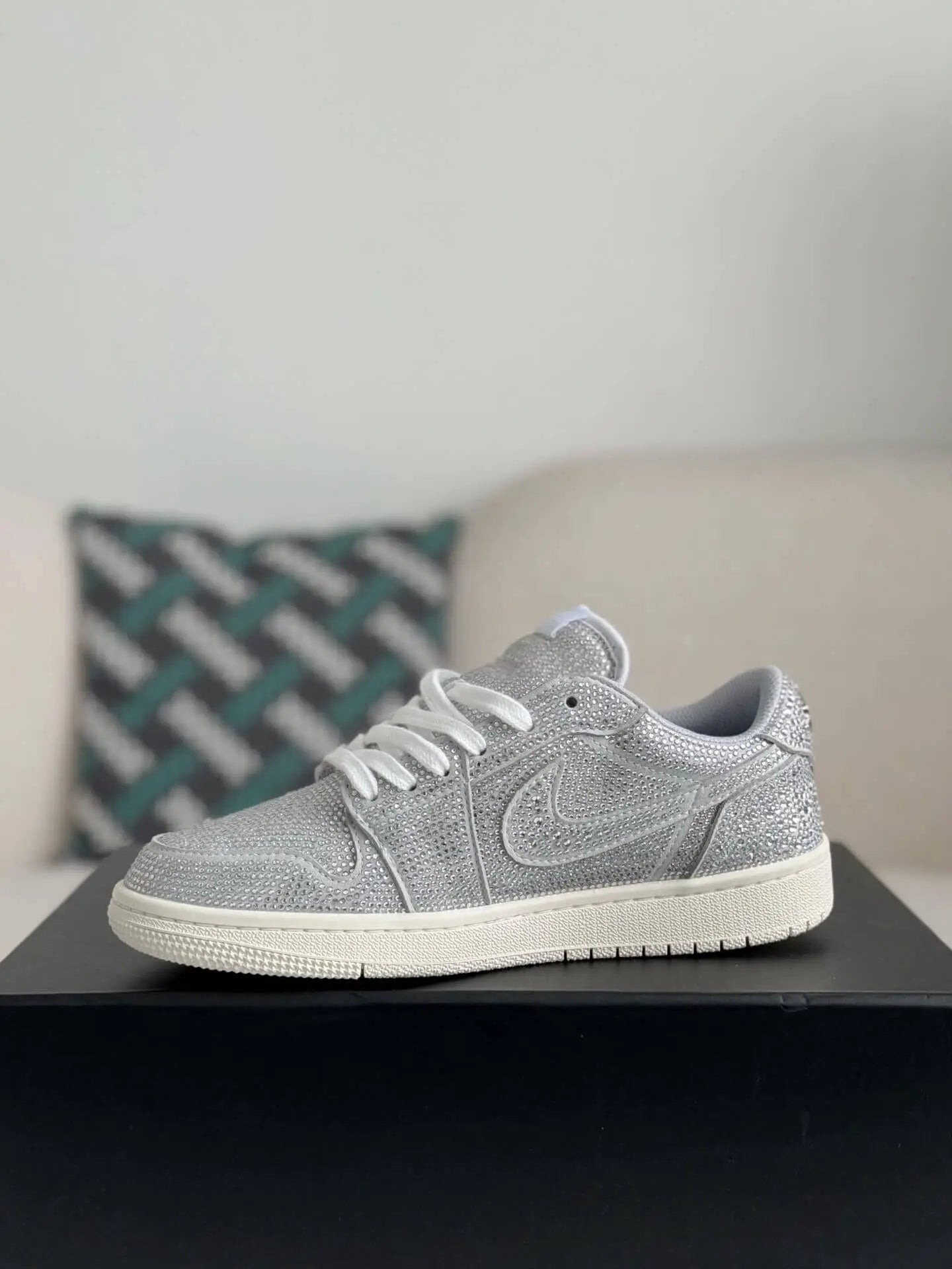 Air Jordan 1 Low “Platinum Sparkle” Silver