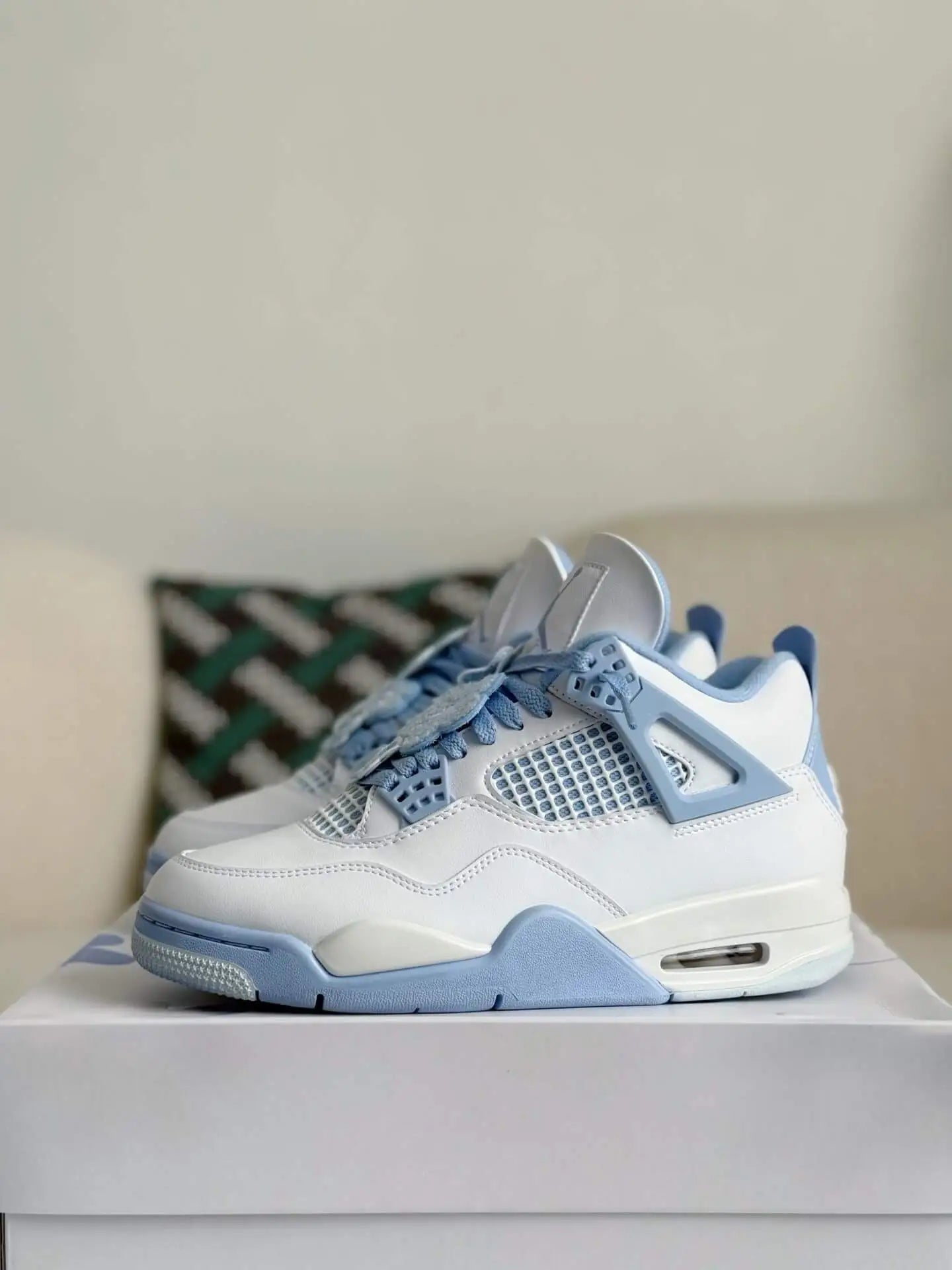 Air Jordan 4 Retro – Forget Me Not in White and light blue