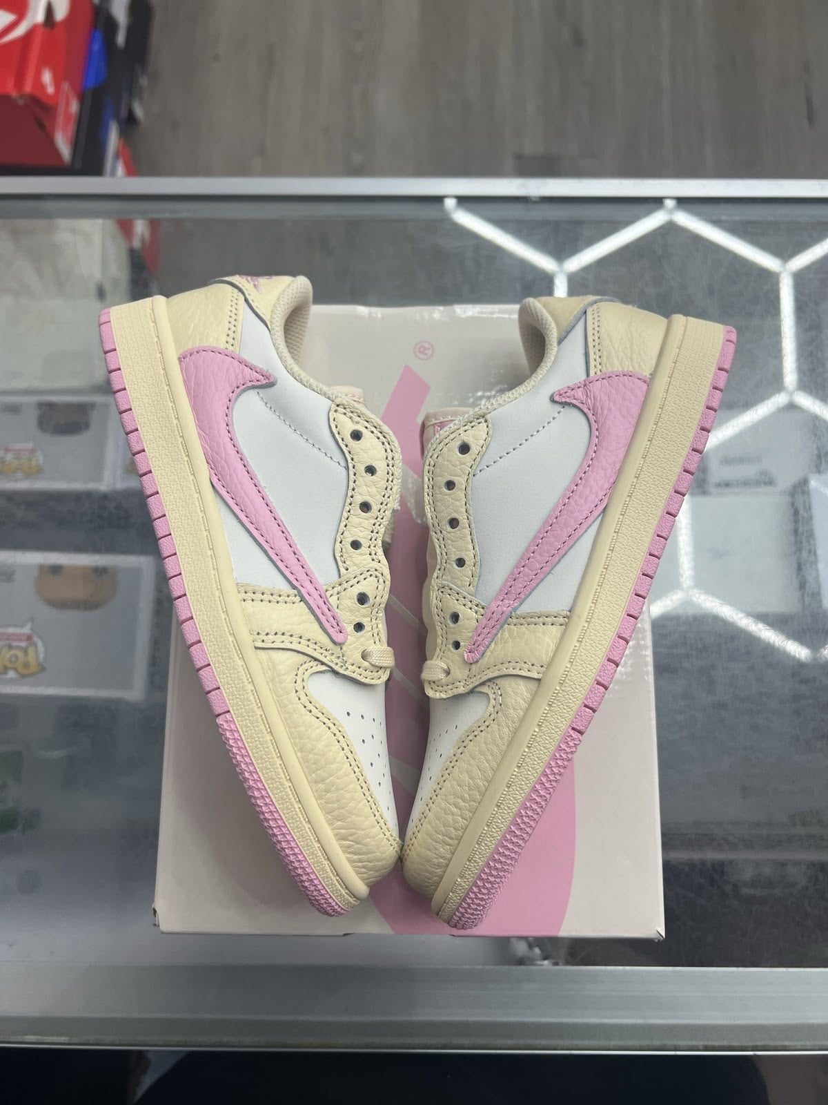 Travis Scott x Air Jordan 1 Low Soft Powder Pouring