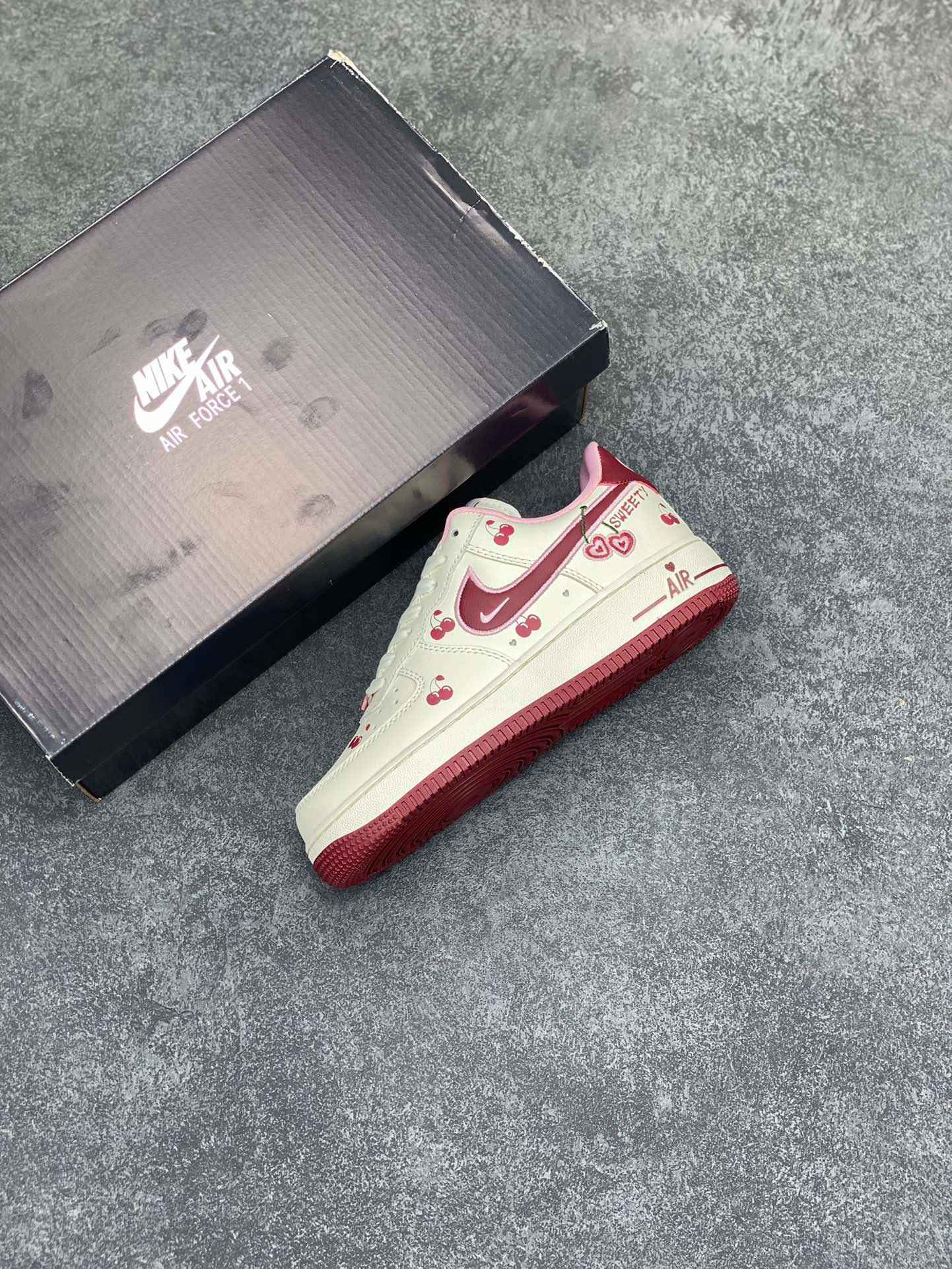 Custom Air Force 1'07 Low Valentine's Day