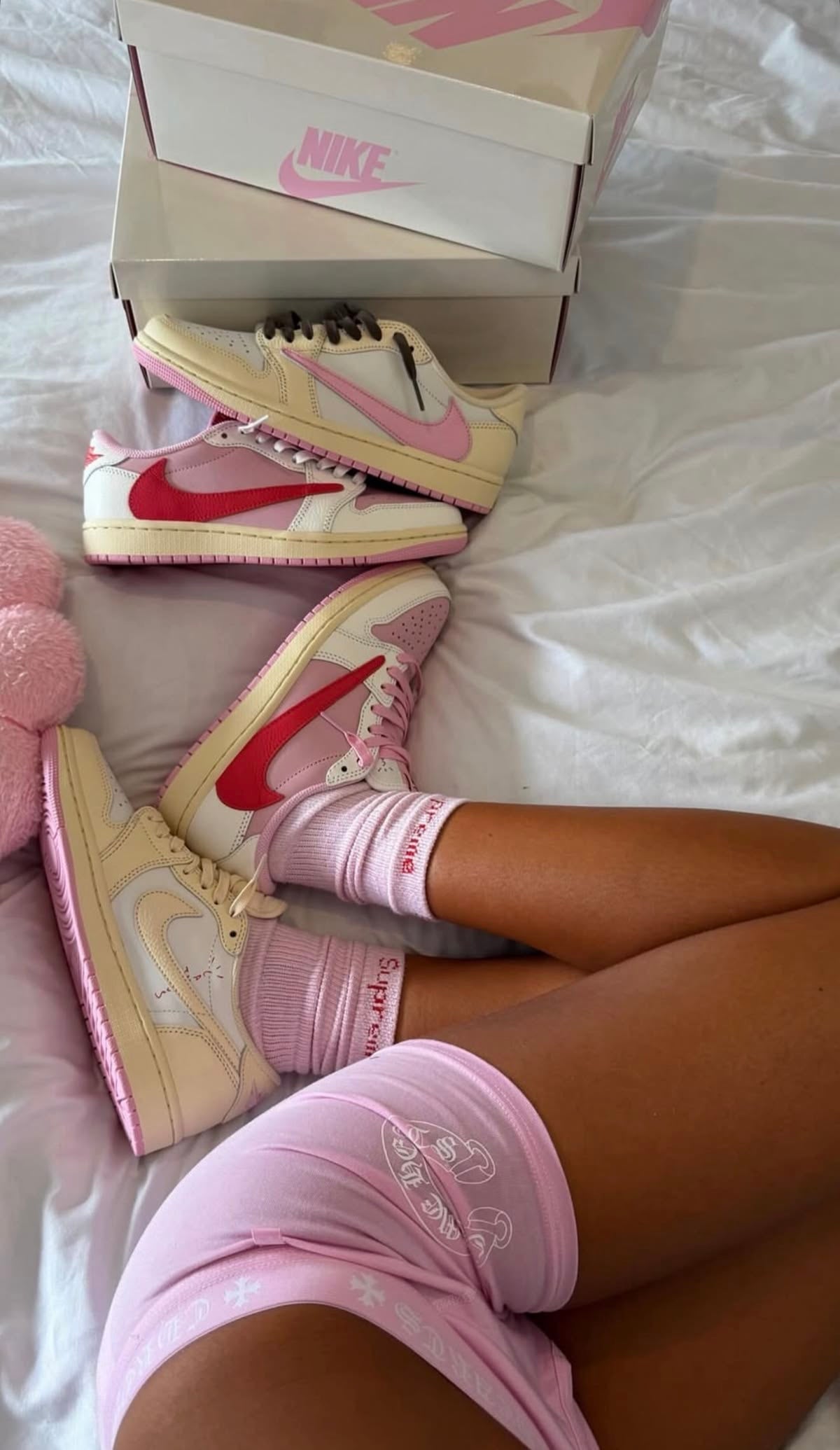 Travis Scott × AJ1 Low "Shy Pink"