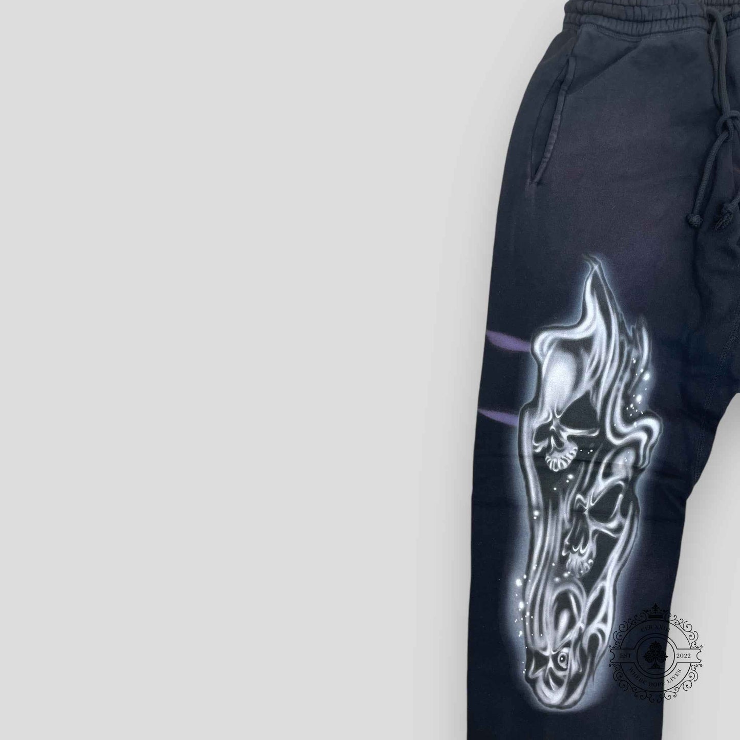 Hellstar Airbrushed Skull Flare Sweatpants in Black
