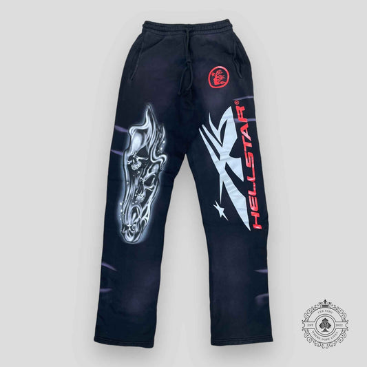 Hellstar Airbrushed Skull Flare Sweatpants in Black