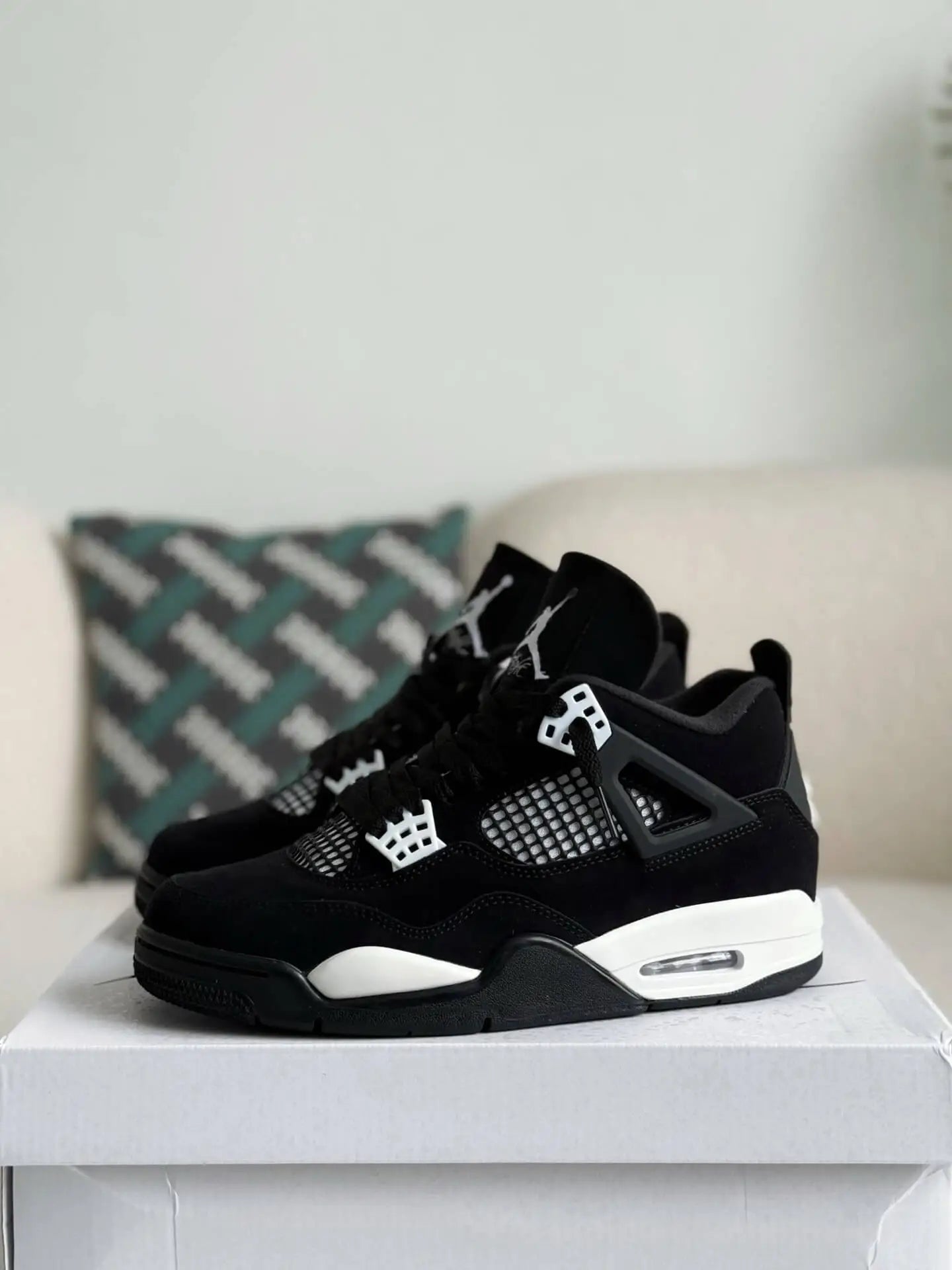 Air Jordan 4 Retro – Black and White “Oreo”