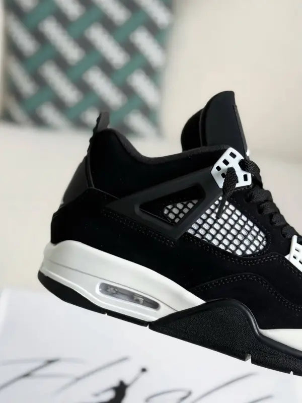 Air Jordan 4 Retro – Black and White “Oreo”