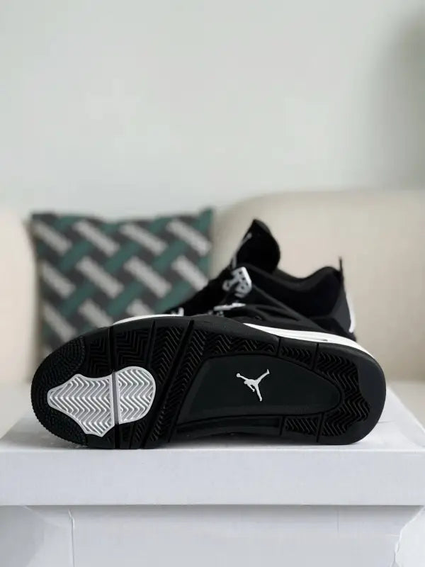 Air Jordan 4 Retro – Black and White “Oreo”