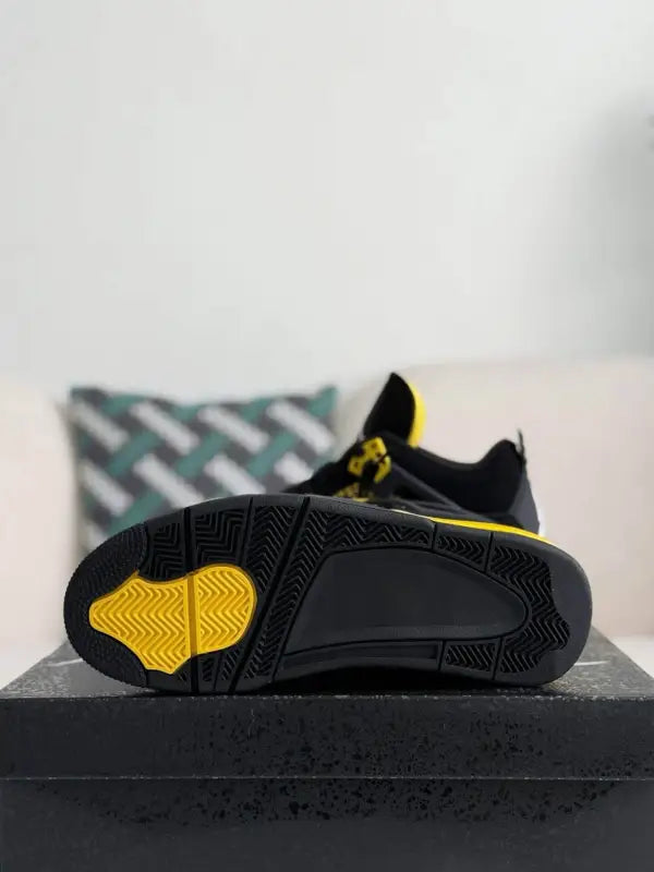 Air Jordan 4 Retro Thunder -black & Yellow