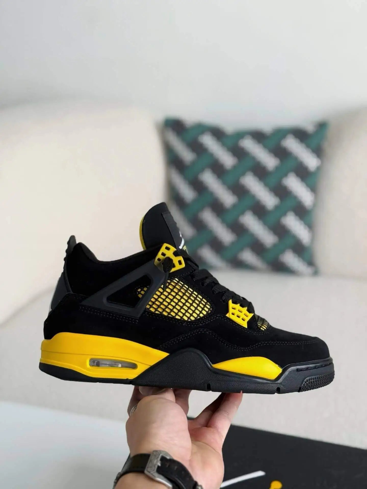 Air Jordan 4 Retro Thunder -black & Yellow