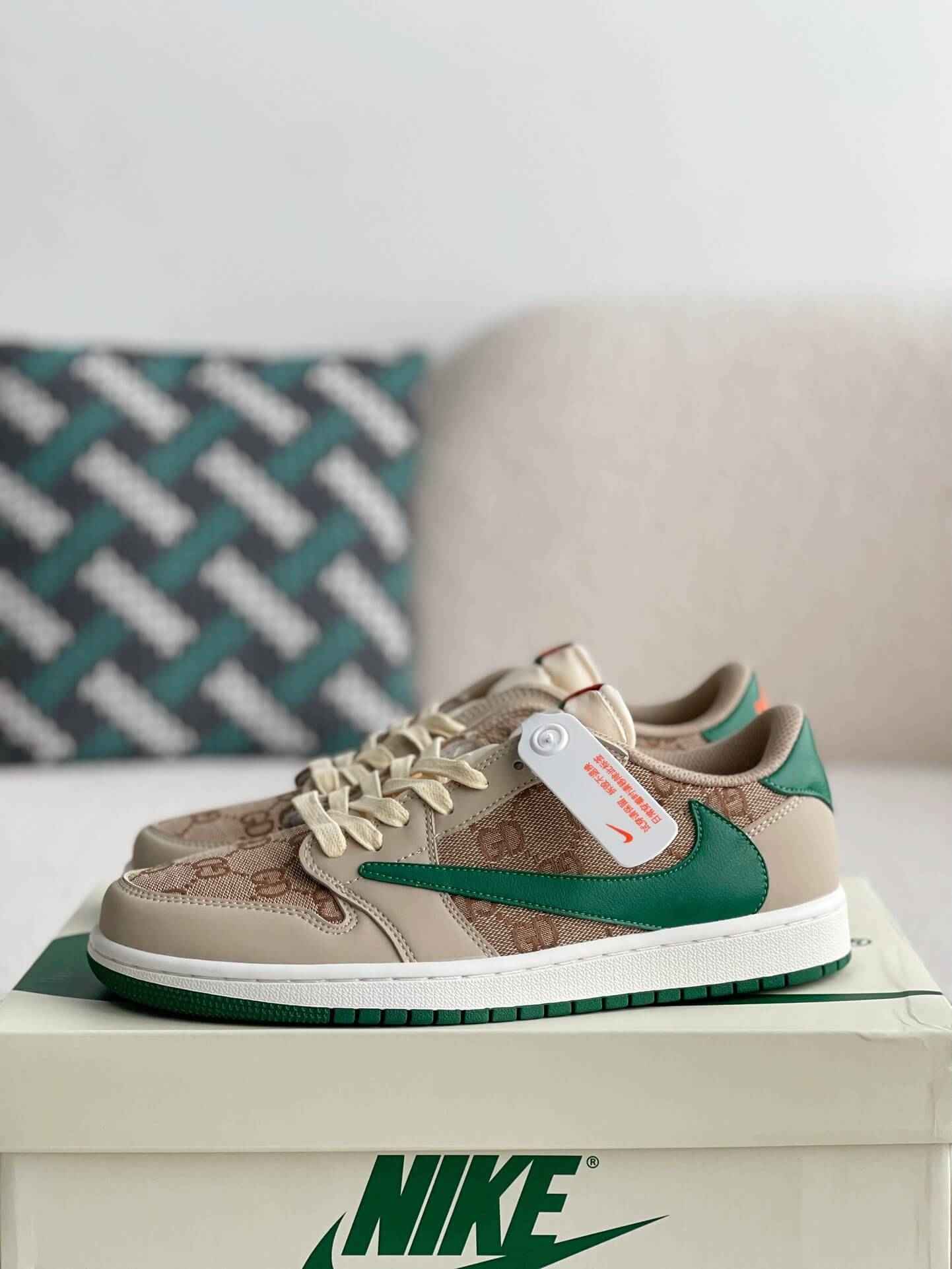 Travis Scott x Gucci Custom – Beige GG Supreme & Green Leather
