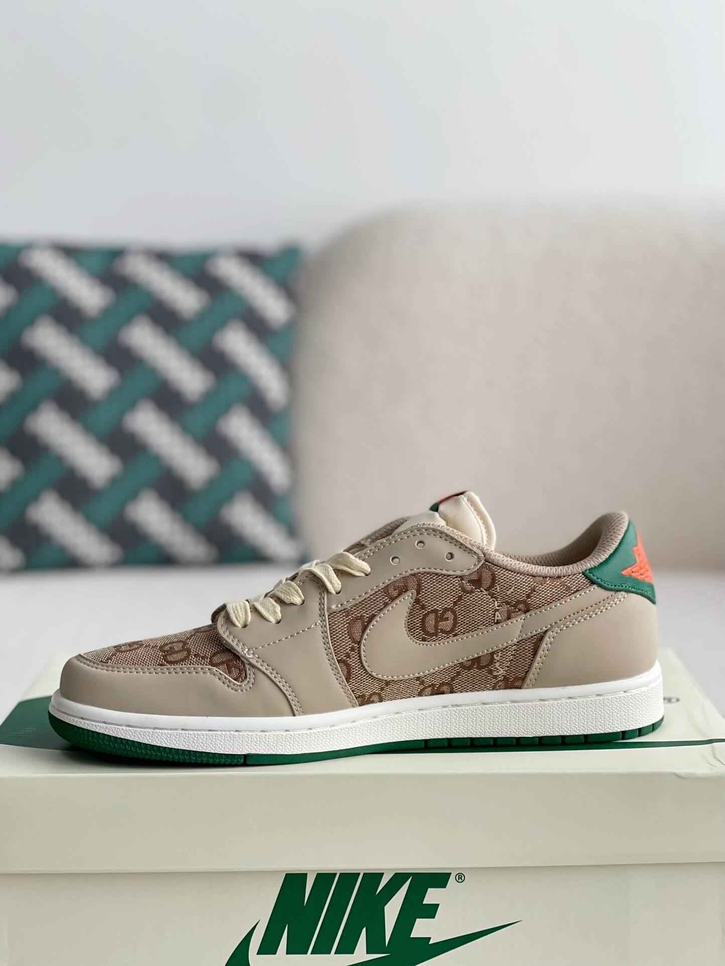 Travis Scott x Gucci Custom – Beige GG Supreme & Green Leather