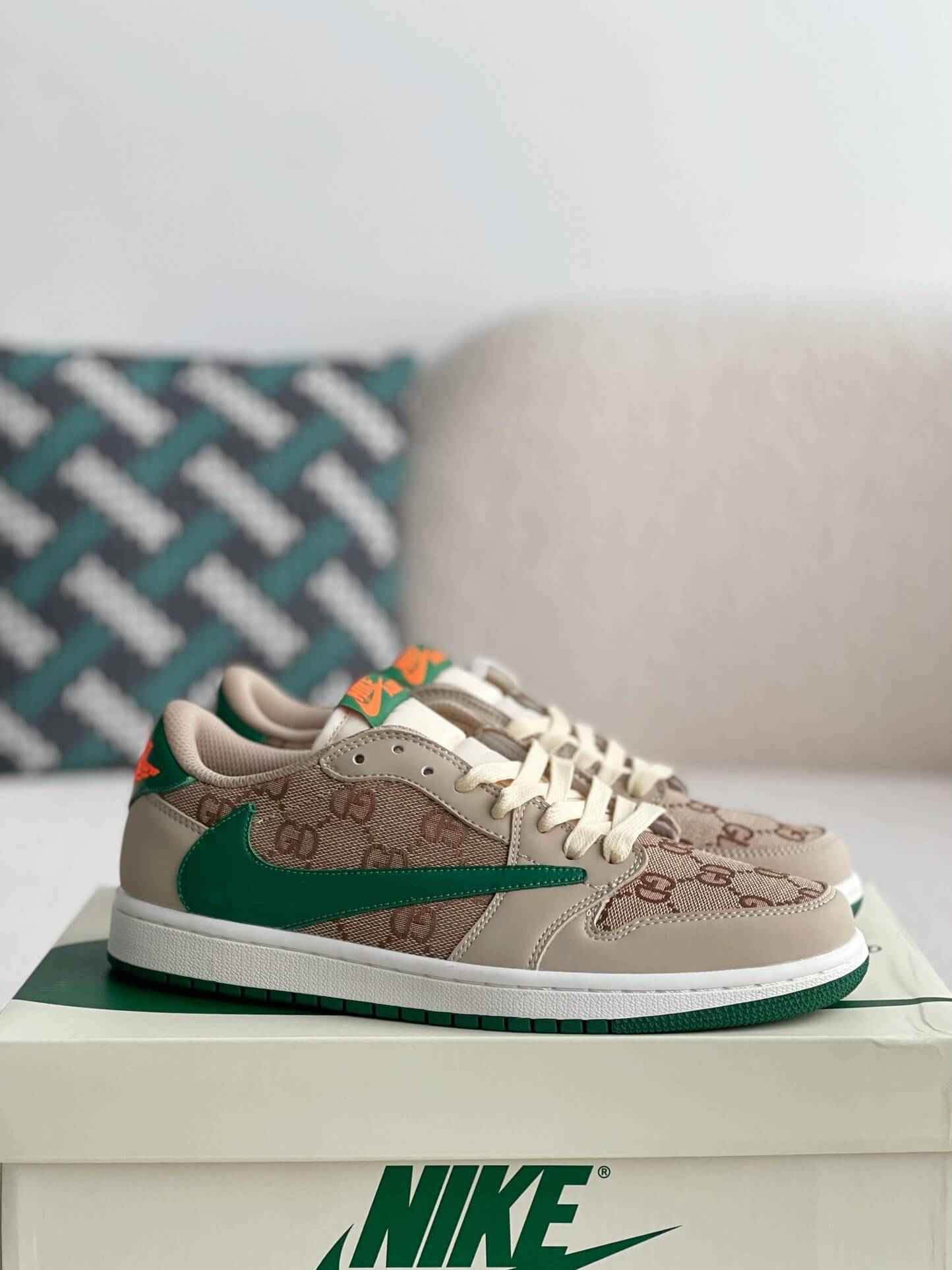 Travis Scott x Gucci Custom – Beige GG Supreme & Green Leather
