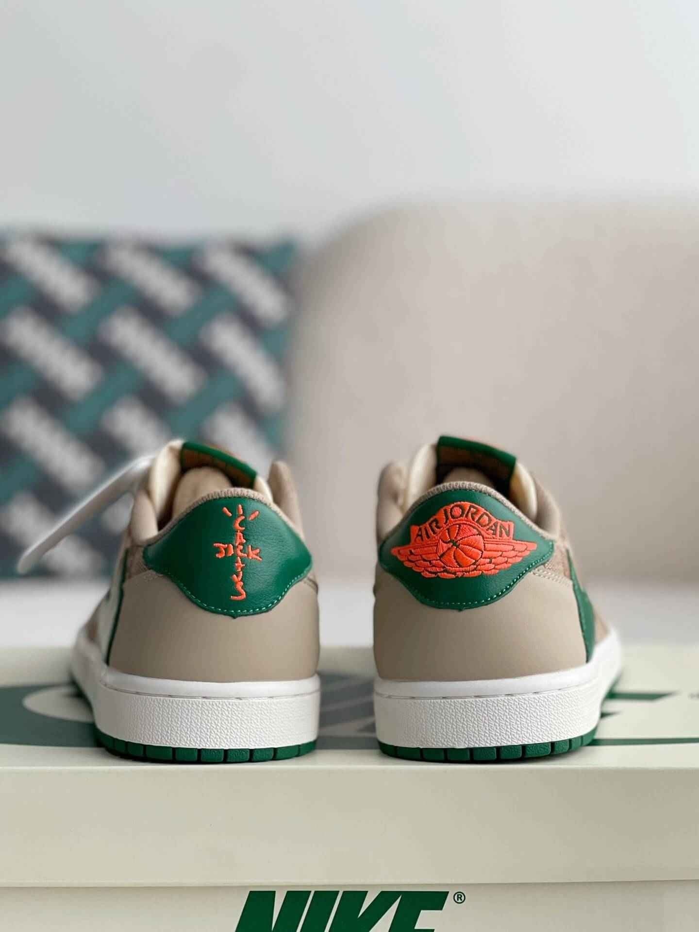 Travis Scott x Gucci Custom – Beige GG Supreme & Green Leather