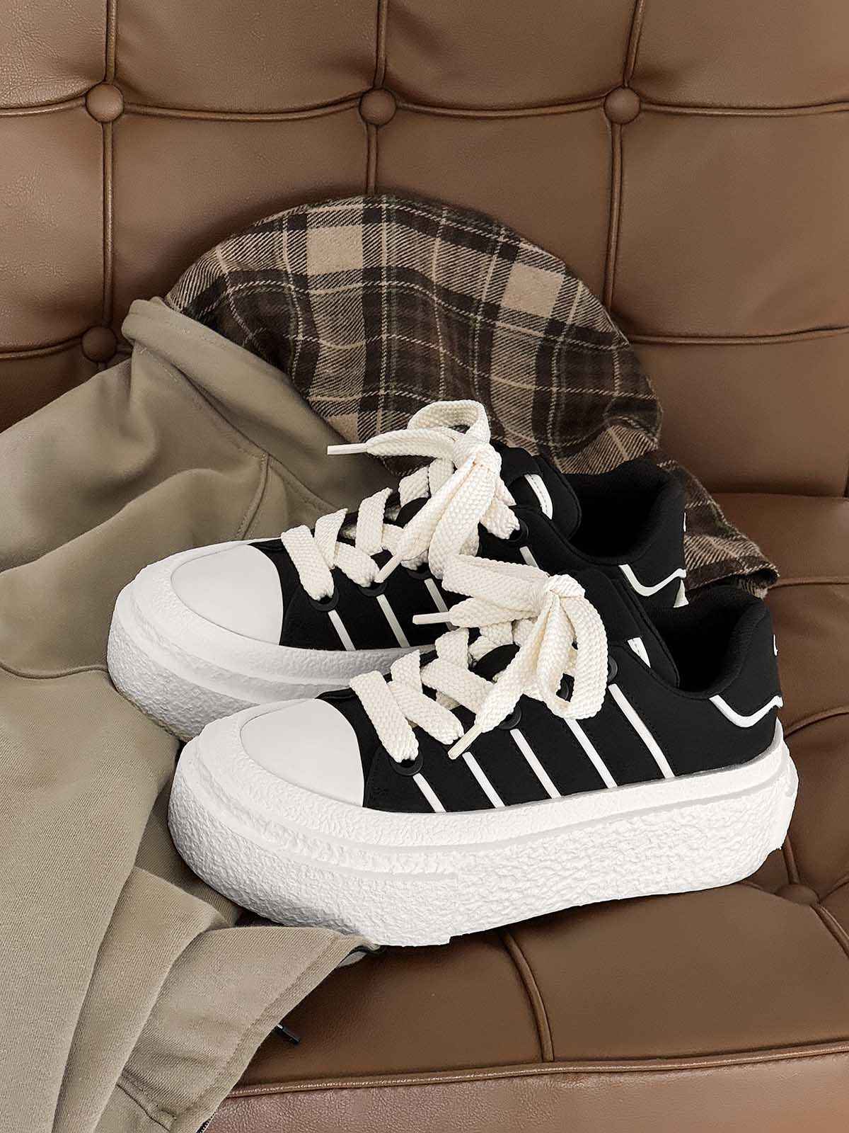 Sneakers Round Toe