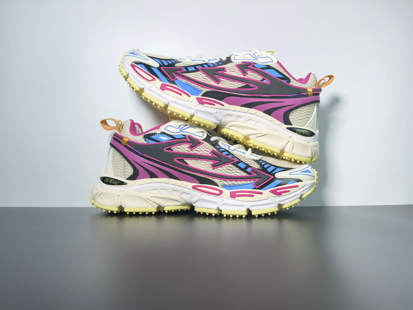 Off-White Runner 010
