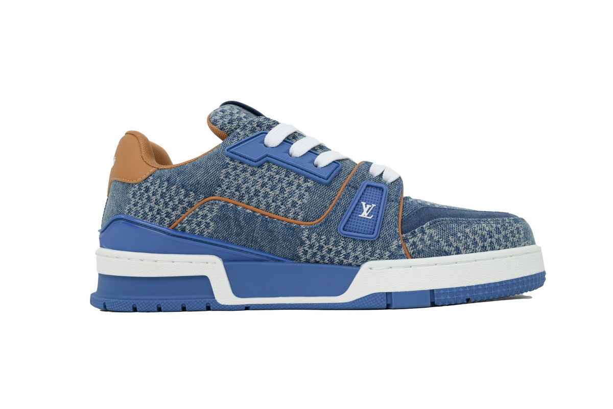 Monogram Arch Light Sneaker