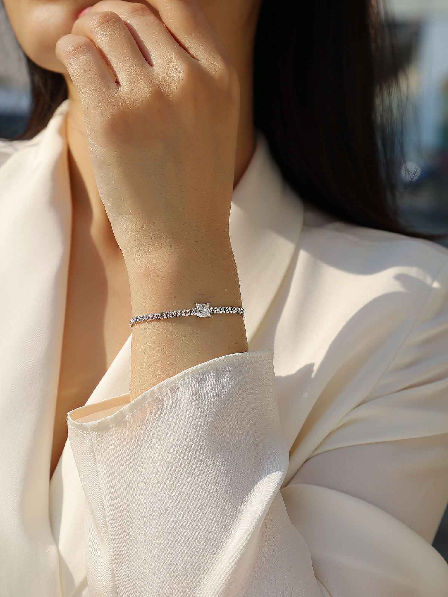 Resolute - A fashionable jewelry bracelet set with Moissanite S925 sterling silver and platinum-plated diamonds, a luxurious silver accessory
